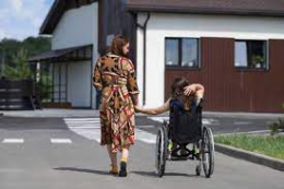 Принят закон о сопровождаемом проживании. Что это значит для инвалидов и их семей?